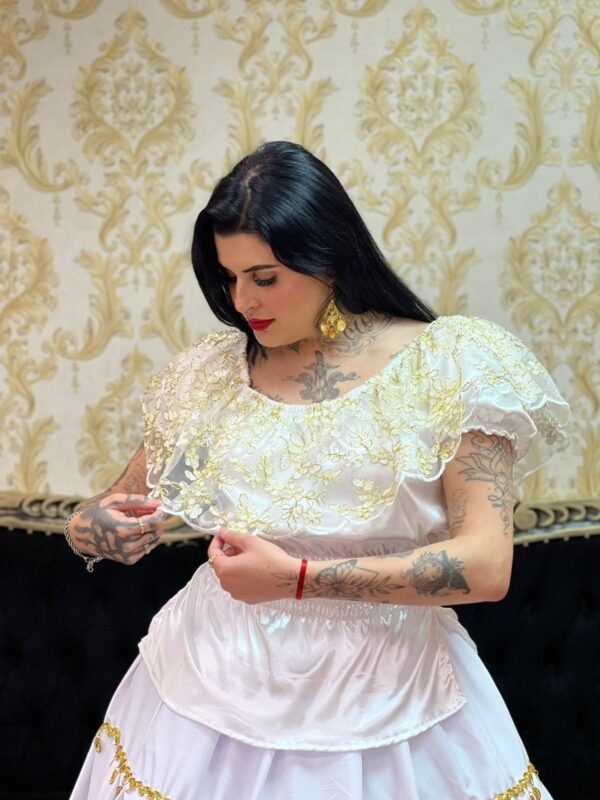 Blusa Babado Bordado Bco/Dou 047 - Imagem 2