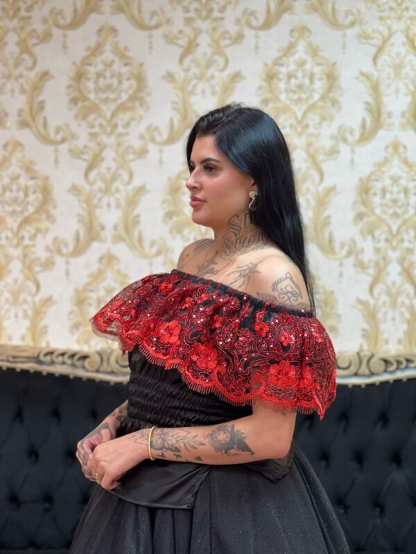 Blusa Babado Bordado Pto/Verm 210 - Imagem 3