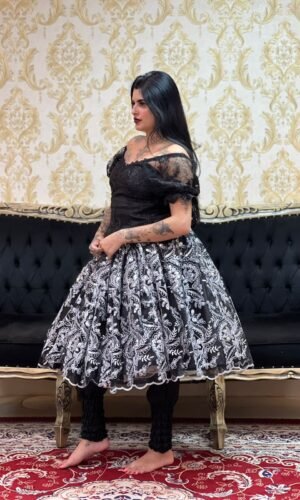 Saia Bordada Curta Preto/Prata 2014