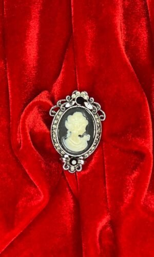 Broche Camafeu Preto/Bco 212
