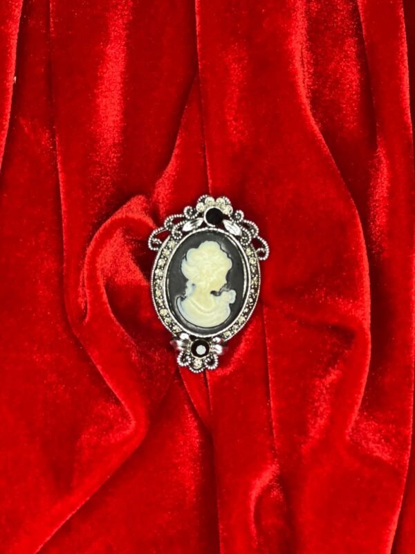 Broche Camafeu Preto/Bco 212