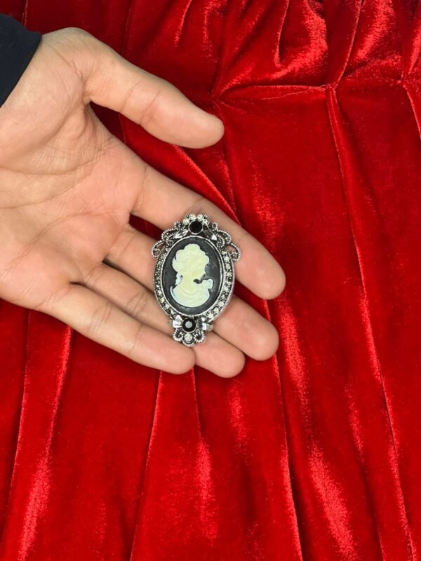Broche Camafeu Preto/Bco 212 - Imagem 2