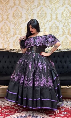 Blusa Babado Bordado Pto/Roxo 250