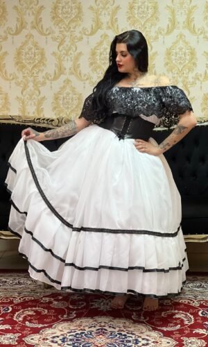 Blusa Babado Bordado Bco/Pto 052