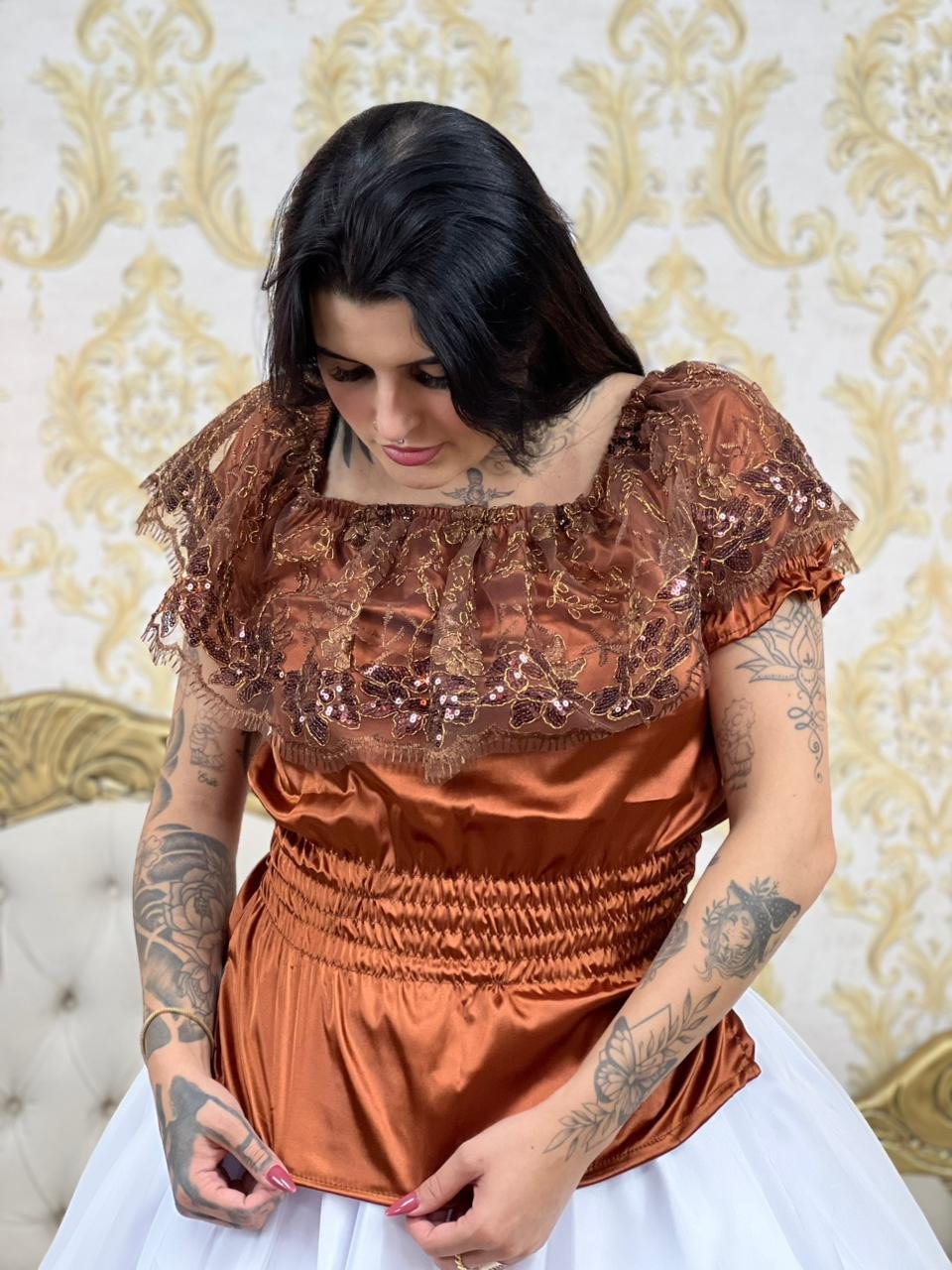 Blusa Babado Bordado Marrom 910