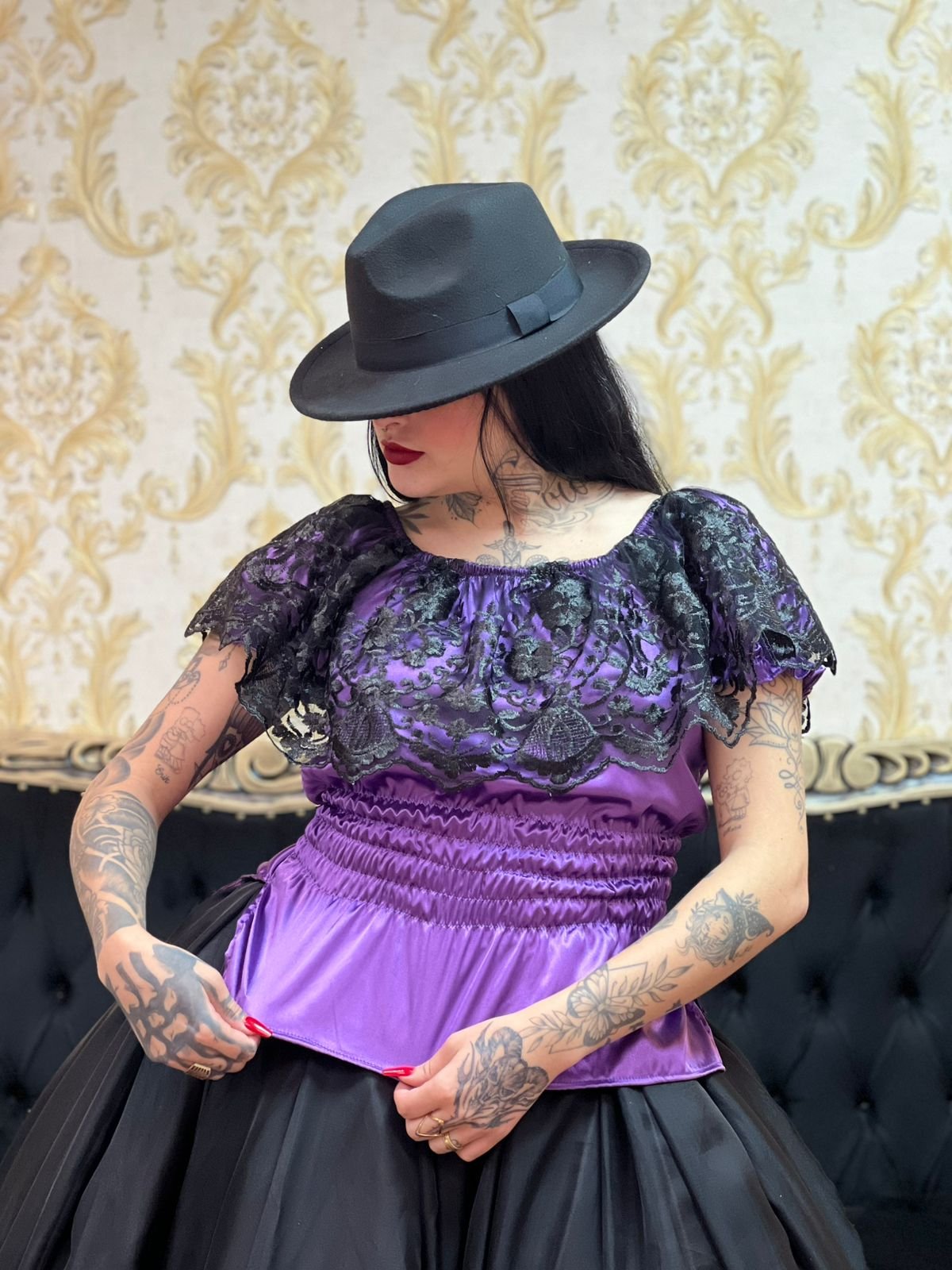 Blusa Babado Bordado Roxo/Pto 520