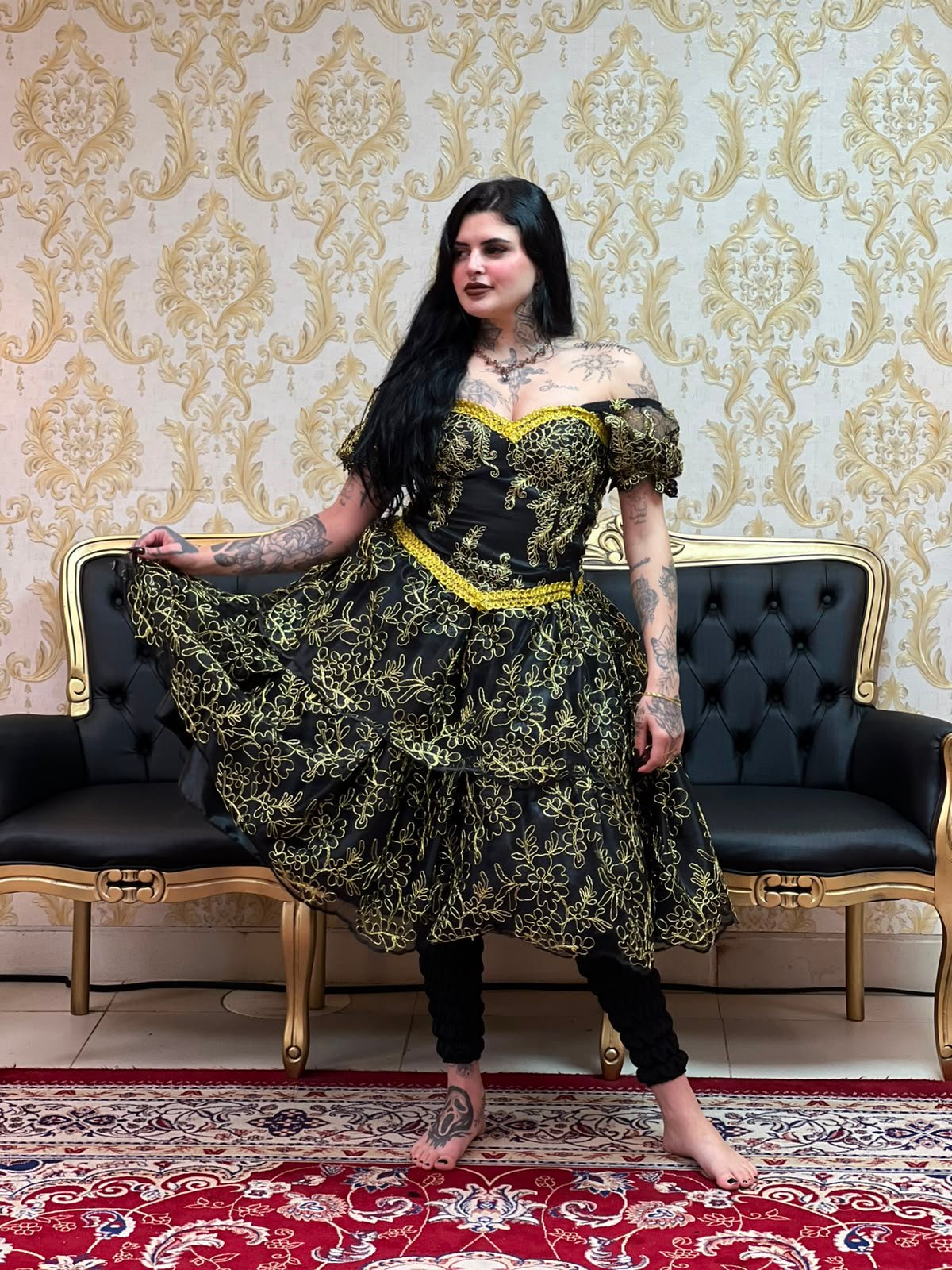 Saia Majestade Curta Preta/Dourado 2356
